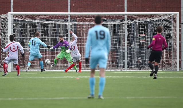 Doelman Yilmaz scoorde nu als veldspeler de 3-3.