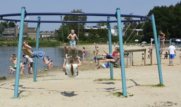Strand Nulde heeft haar maximum aantal bezoekers bereikt en besluit daarom om vrijdag geen nieuwe bezoekers meer toe te laten. (Deze foto is niet recent)