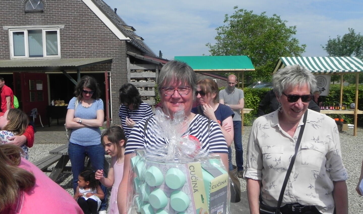 Winnaar van de taartenwedstrijd werd mevrouw van Dijk.                               