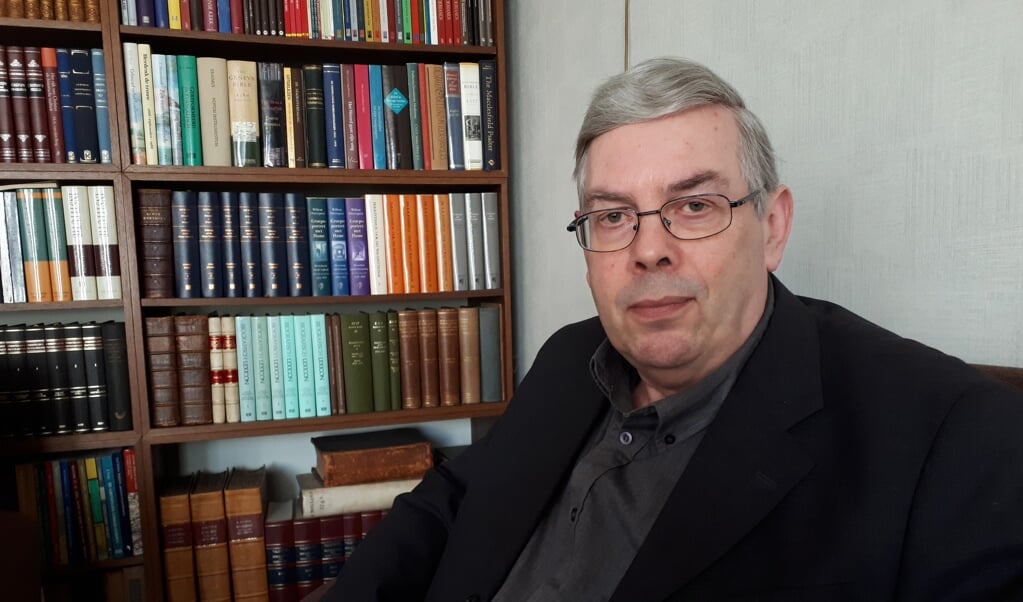 Henk Florijn studeerde theologie en is kerkhistoricus. Hij was meer dat 35 jaar docent aan een reformatorische middelbare school.