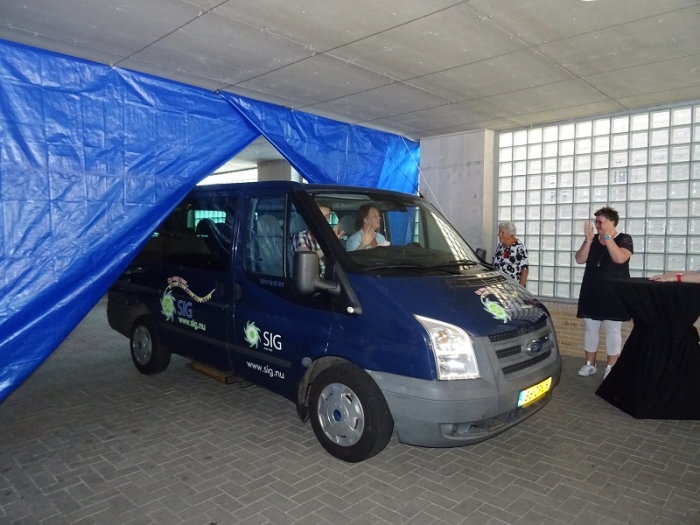 Onthulling van de eerste SIG-bus met het jubileumlogo