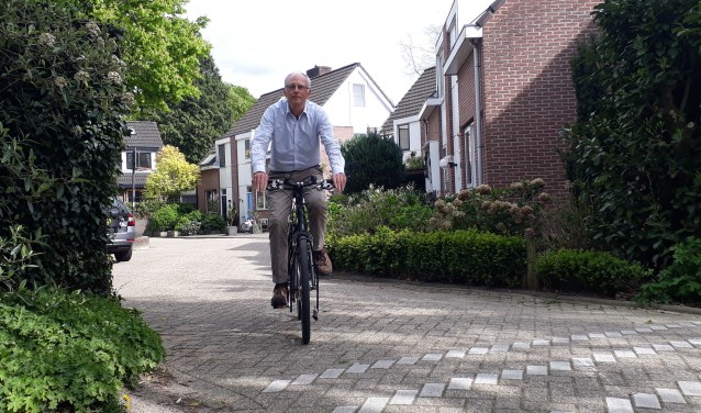 Nu nog in een vertrouwde omgeving, straks door China en Australië. Jan Postema stapt weer op de fiets.