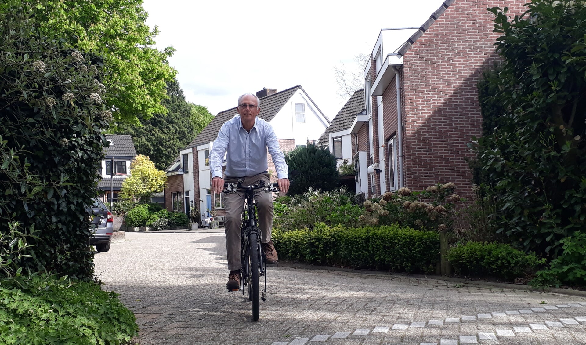 Nu nog in een vertrouwde omgeving, straks door China en Australië. Jan Postema stapt weer op de fiets.