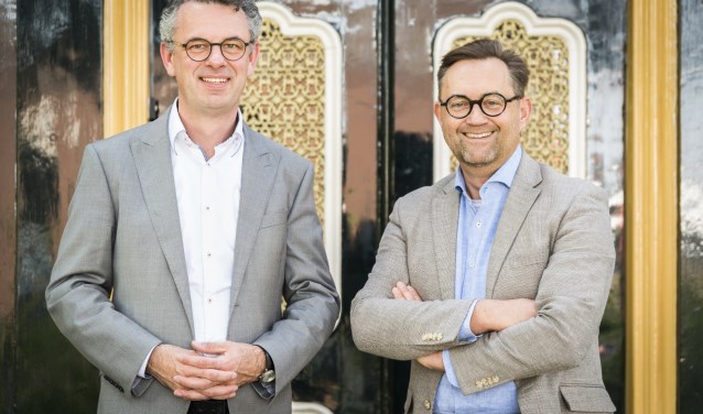 Albert Fieret (links) en Kees Vlot. ,,Op een eenvoudige manier, zonder toeters en bellen, kun je veel betekenen voor hun leven."