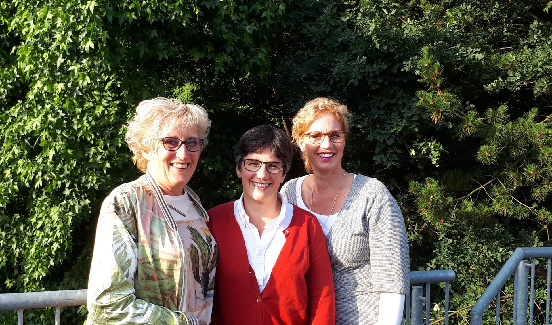 Annemarie Huiskes, Mireille Blokhuis en Ellen van Dijk zetten zich via de Soroptimistclub UH in voor steun aan goede doelen. 