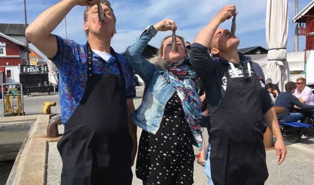 Henrik-Pieter proeft haring met zijn partner en schoonvader in Denemarken.