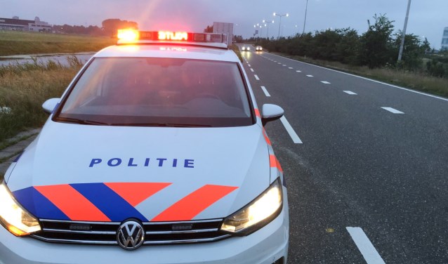 Bij de afrit van de snelweg kreeg een automobilist een stopteken.