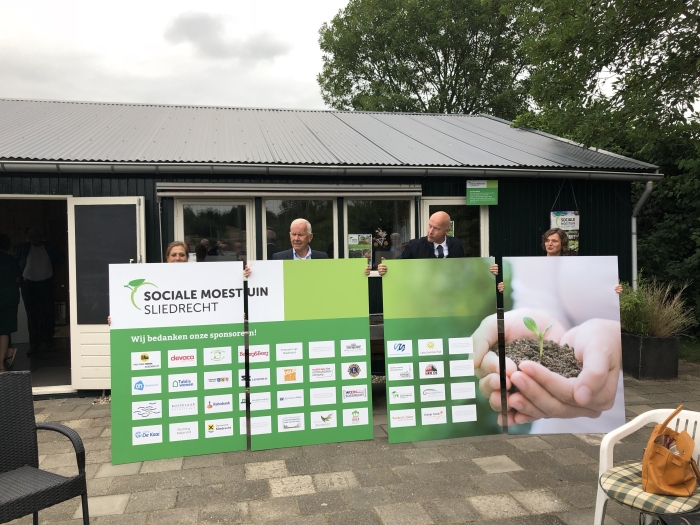 Onthulling sponsorbord