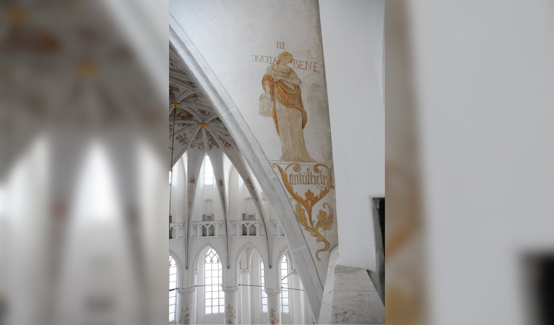 De schilderingen in de Grote Kerk van Harderwijk zijn aan restauratie toe 