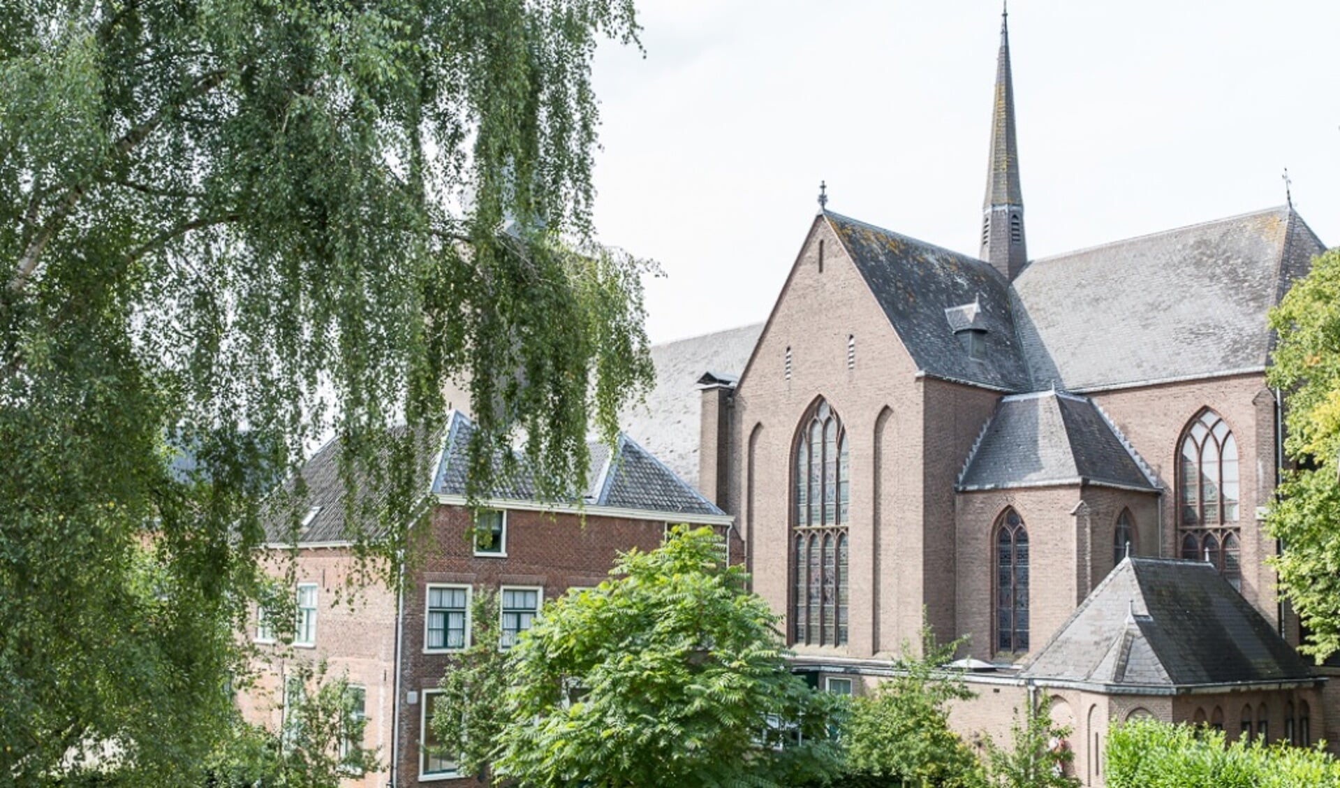 Kerk en kloosterhof 