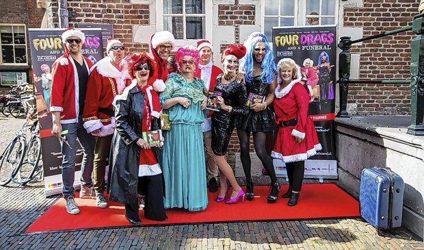 Haarlem - In het weekeinde van 9 en 10 september 2017 was het Cultuur Festival en Korenlint. Zo kon met het stadhuis van Haarlem bezoeken. In de Nieuwe Kerk was The Voice Company te beluisteren. De Sint Bavo Kerk op de Grote Markt kon men bezoeken. De Four Drags stonden voor het stadhuis. Stadsdich