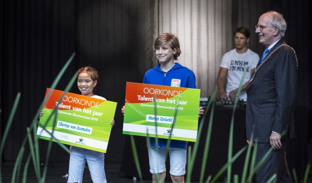 De twee Talenten van het Jaar worden gehuldigd.