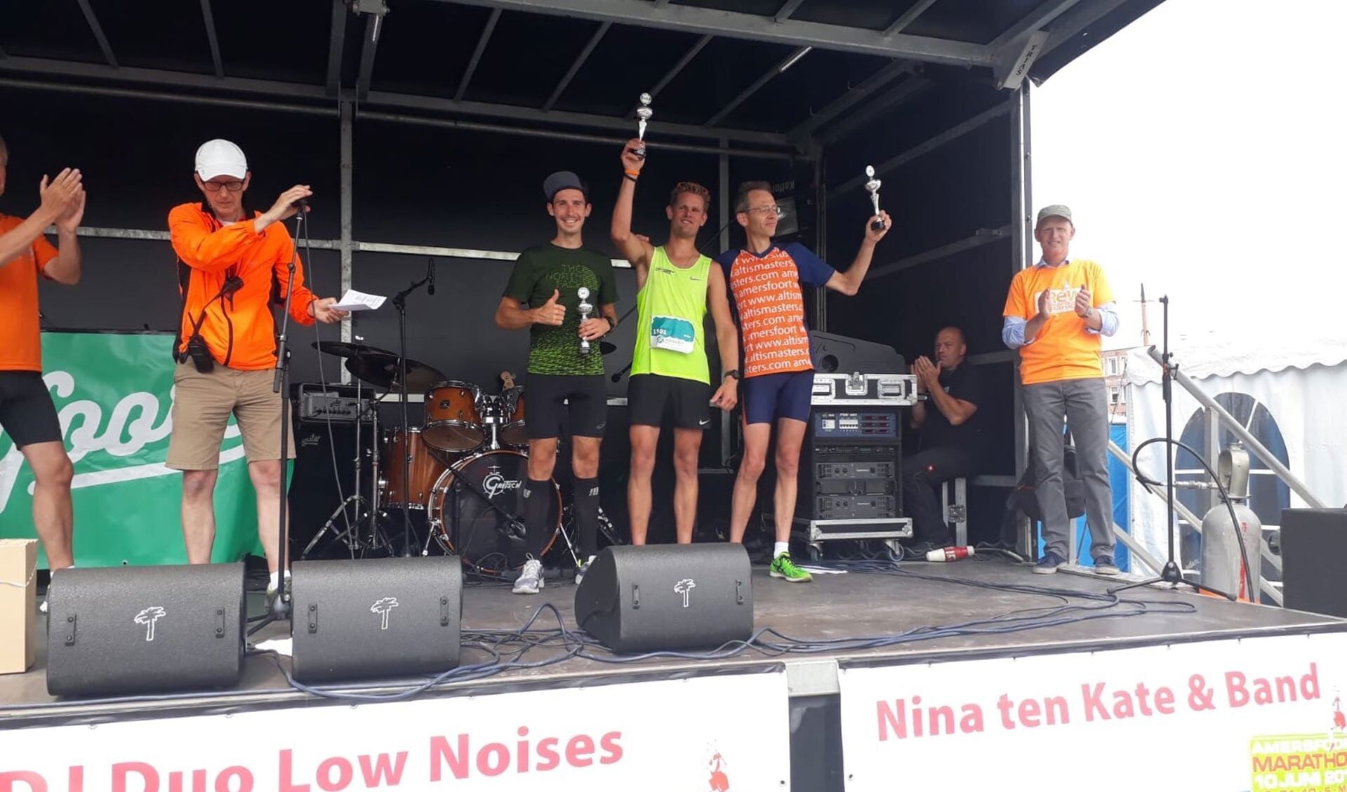 Podium Halve Marathon Amersfoort met winnaar Daan van Doorn 