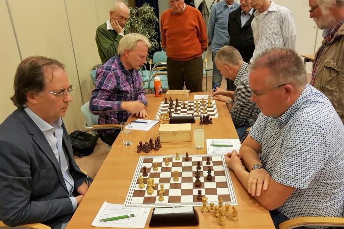 De spannende laatste ronde met vlnr. Arnoud Huibers, Johan de Groot, Gert Legemaat en Eric Bies