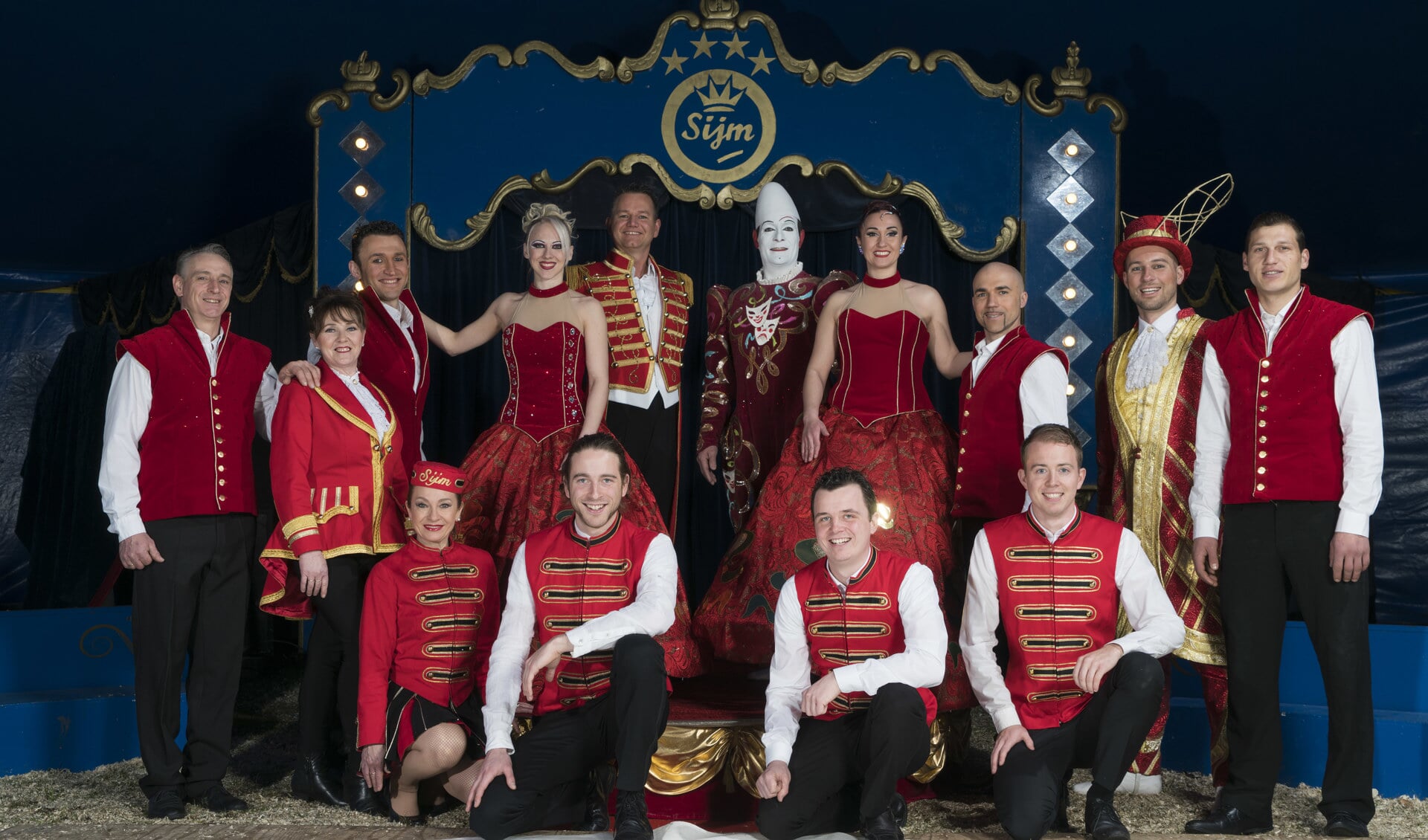 Show en crew van Circus Sijm dat van 27 juni tot en met 4 juli in Soest optreedt.