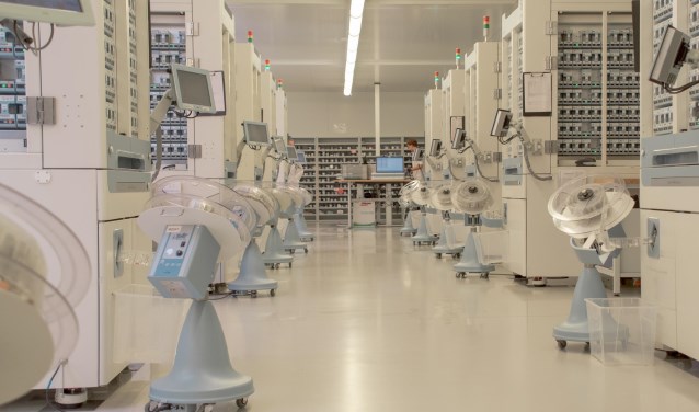 Medicijnen worden per individu en innametijdstip verpakt in zakjes op een grote rol.