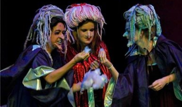 De theaterklassen tonen weer hun kunsten in de Speeldoos.