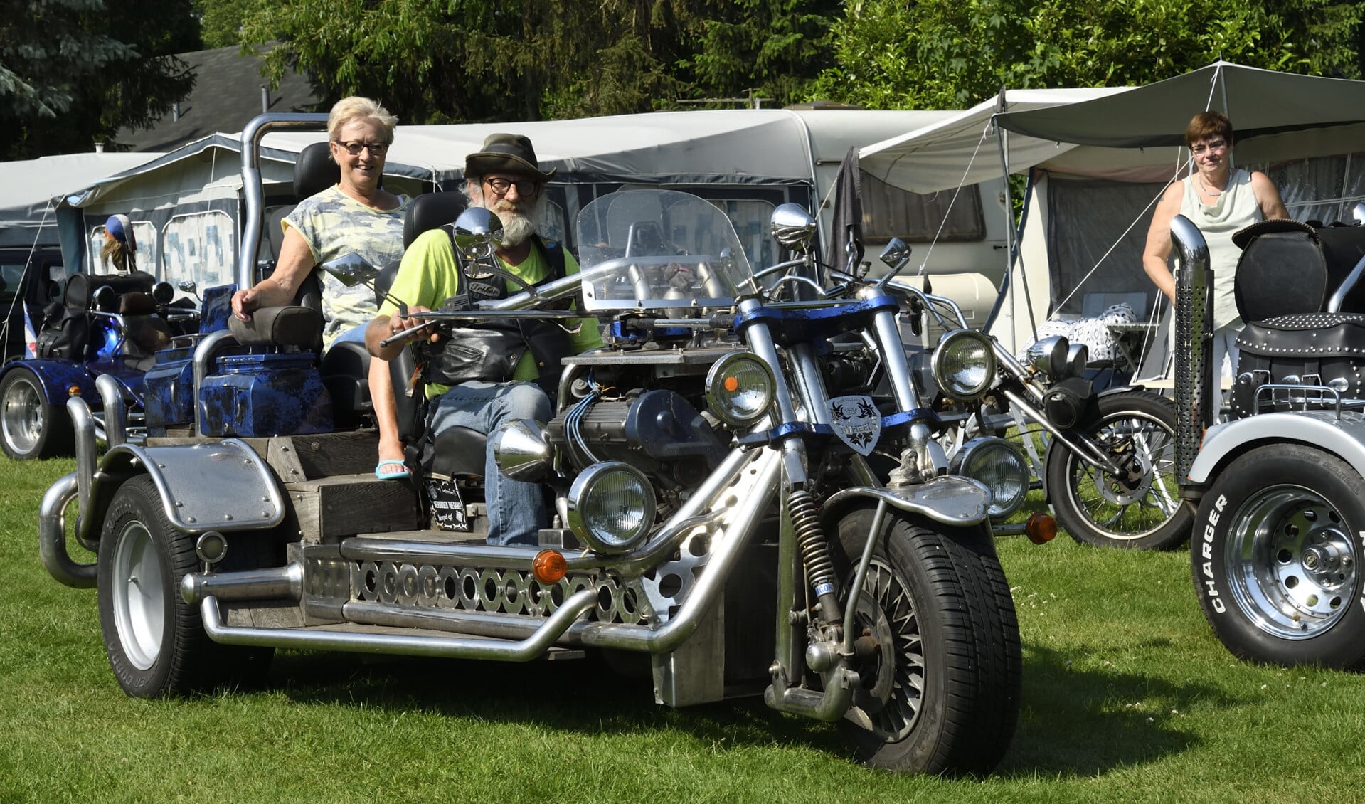 Leden van Trikeclub ´De Genieters´ doen de naam van hun club eer aan: ze rijden om te genieten.