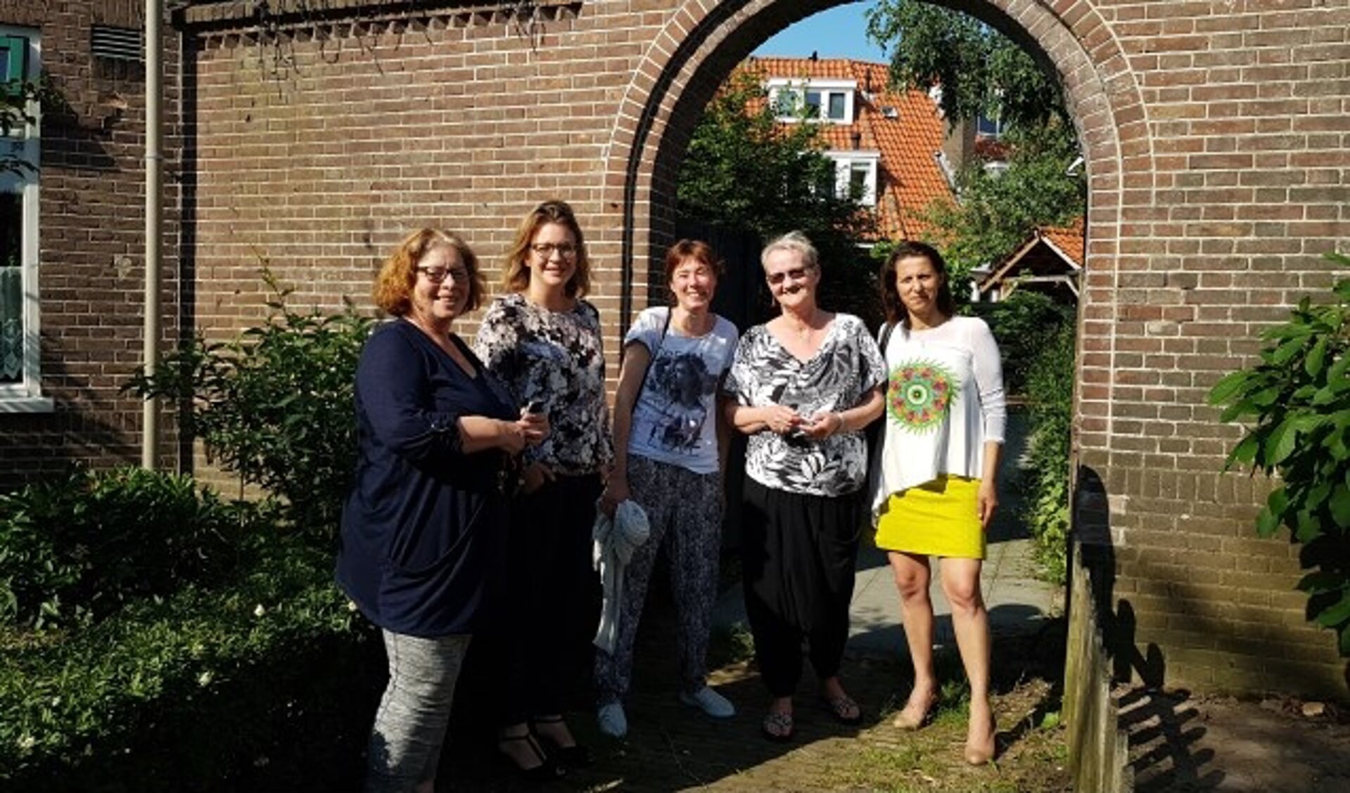 V.l.n.r.: Bries Heijnen (voorzitter BC), Anne Janssen, Petra van Amersfoort, Sonja van Dam (secretaris BC) en Salihe Seyman. (foto: Jan Elsenaar)