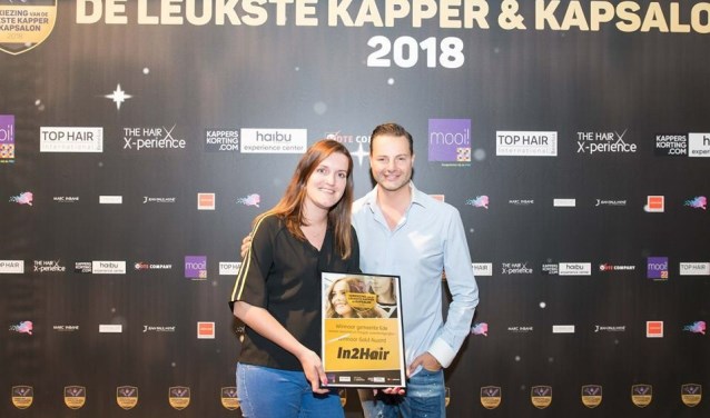 Sandra Çelik kreeg de prijs uit handen van Fred van Leer.