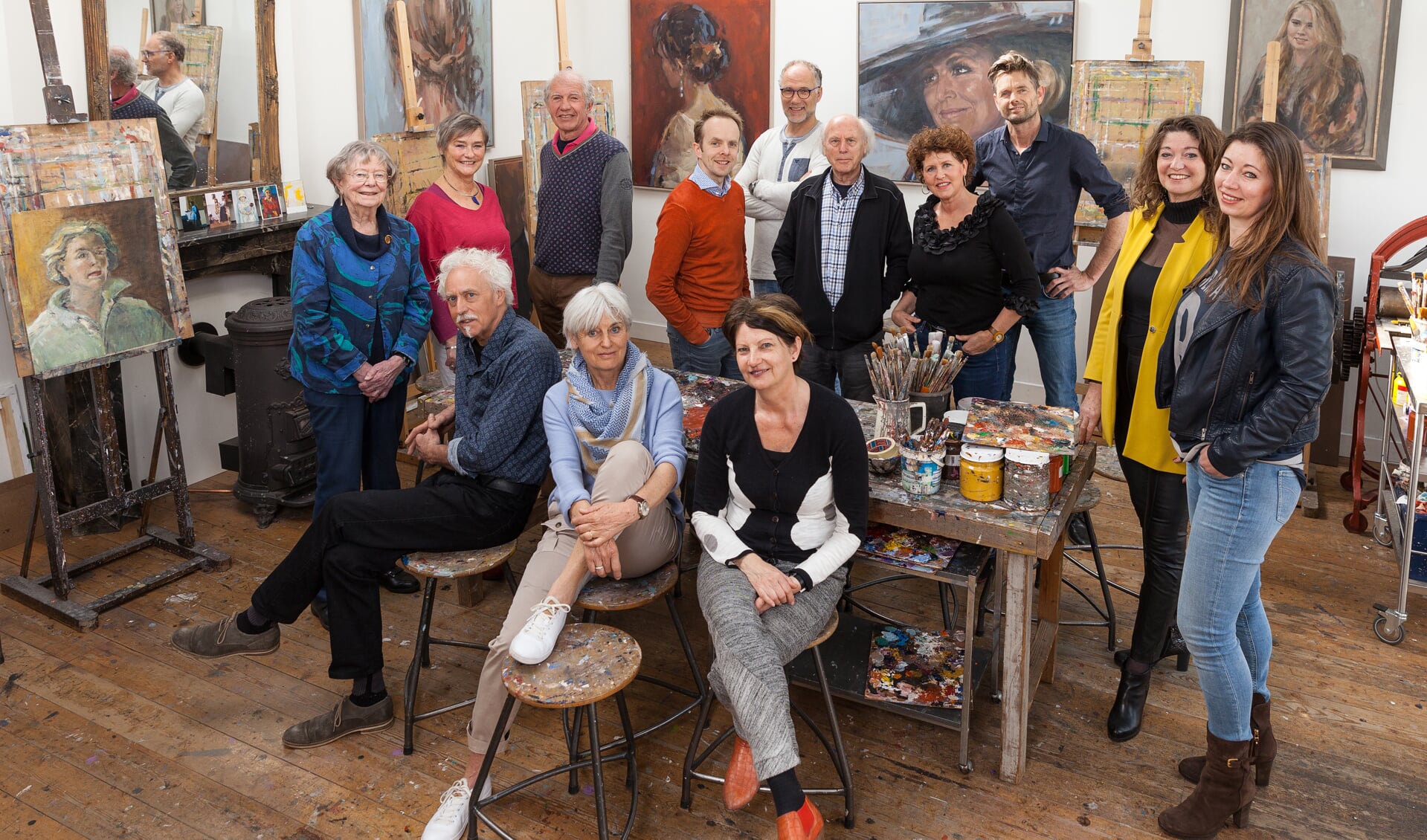 De leden van Kunstlijn Lunteren die meedoen aan de Atelierroute Lunteren.