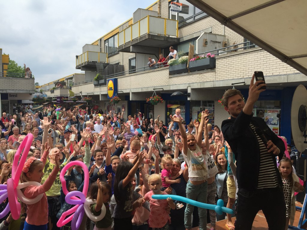 Op veler verzoek is de zomerbraderie terug van weggeweest.