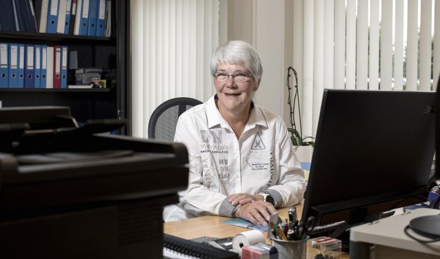 Ondanks lichamelijke ongemakken gaat Jessica Laumen nog iedere dag met plezier naar haar werk.