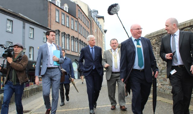 EU-onderhandelaar Michel Barnier 'in town' om te praten over gevolgen van de Brexit.