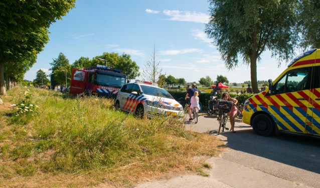 Hulpdiensten bij de Toolenburgerplas naar aanleiding van een drenkeling.