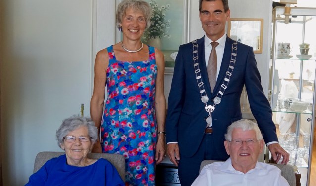 Het echtpaar Willebrands-Scherrenberg is 65 jaar getrouwd