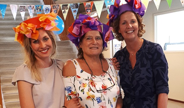 Eva, Marga en Janine verlaten basisschool De Delteyk.