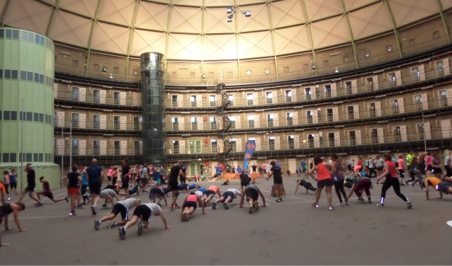 Het was twee uur lang zweten geblazen voor de honderdtachtig sportieve deelnemers aan de unieke eenmalige Bootcamp work out in De Koepel.