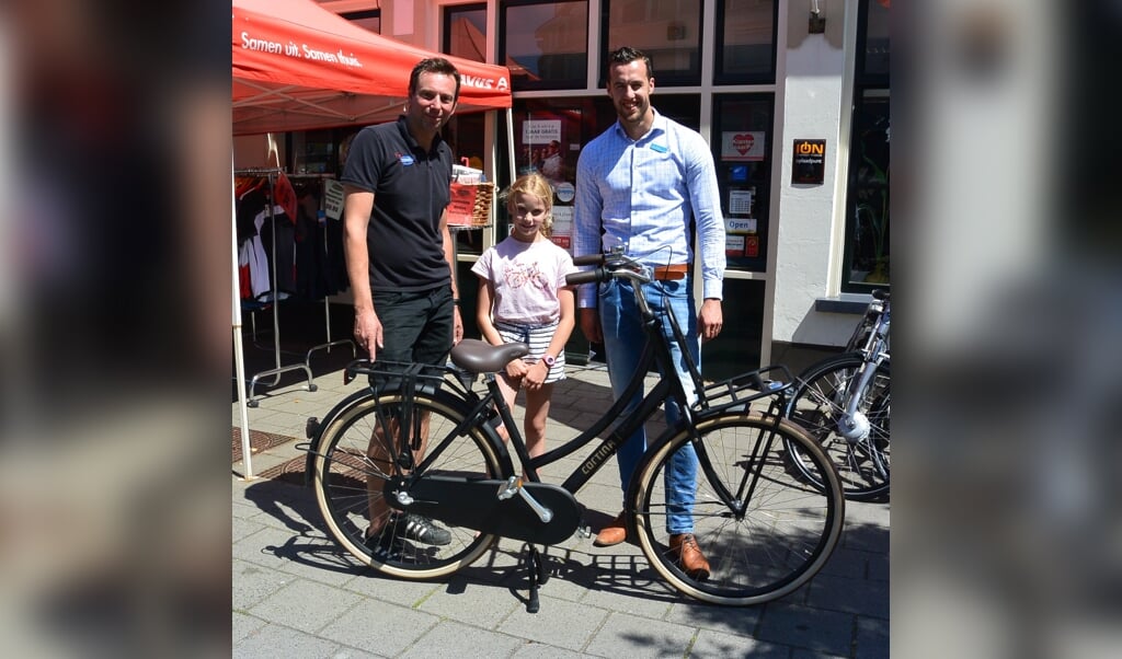 De fiets is gewonnen door Heleen Verkerk. Haar dochter kwam 'm ophalen. 