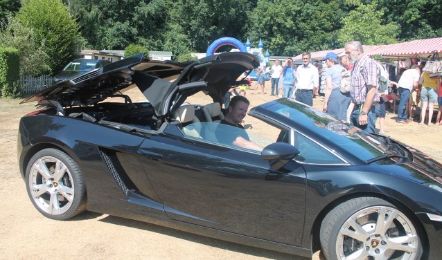 De Lamborghini Gallardo van Xclusief autoverhuur trok veel belangstelling.