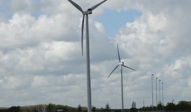 Windmolens van Uwind bij Houten langs Amsterdam-Rijnkanaal