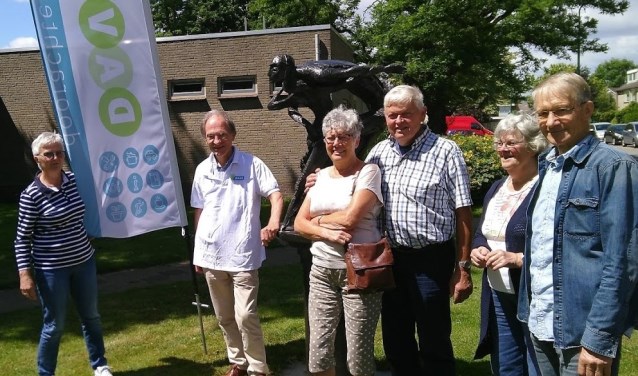 Zes coördinatoren van DAVA-werkgroepen voor de oude bieb.