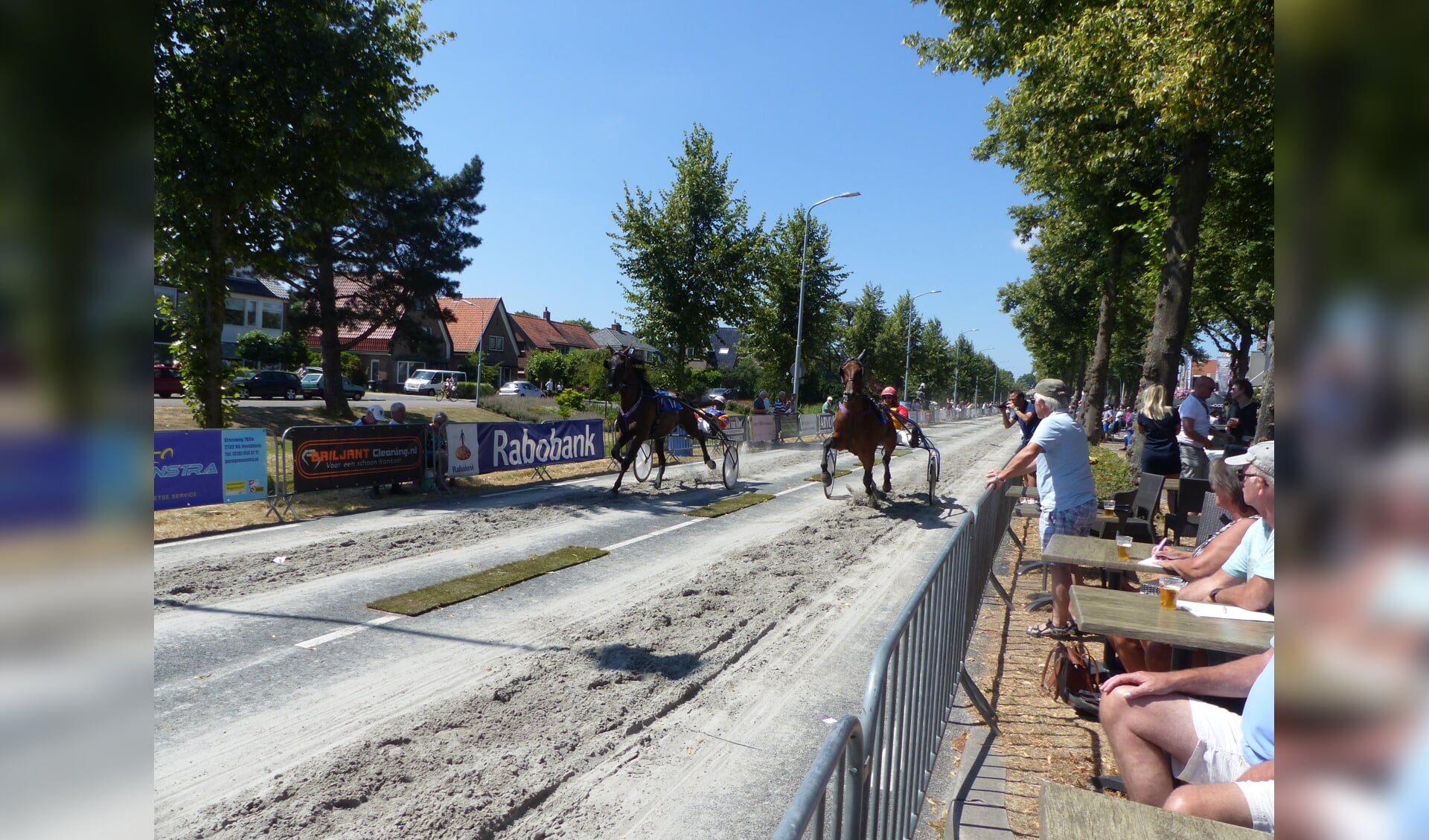 Juli 2018: Een hoop paardenkrachten op de Kruisweg. Dit jaar is het een gewone  zaterdag. 