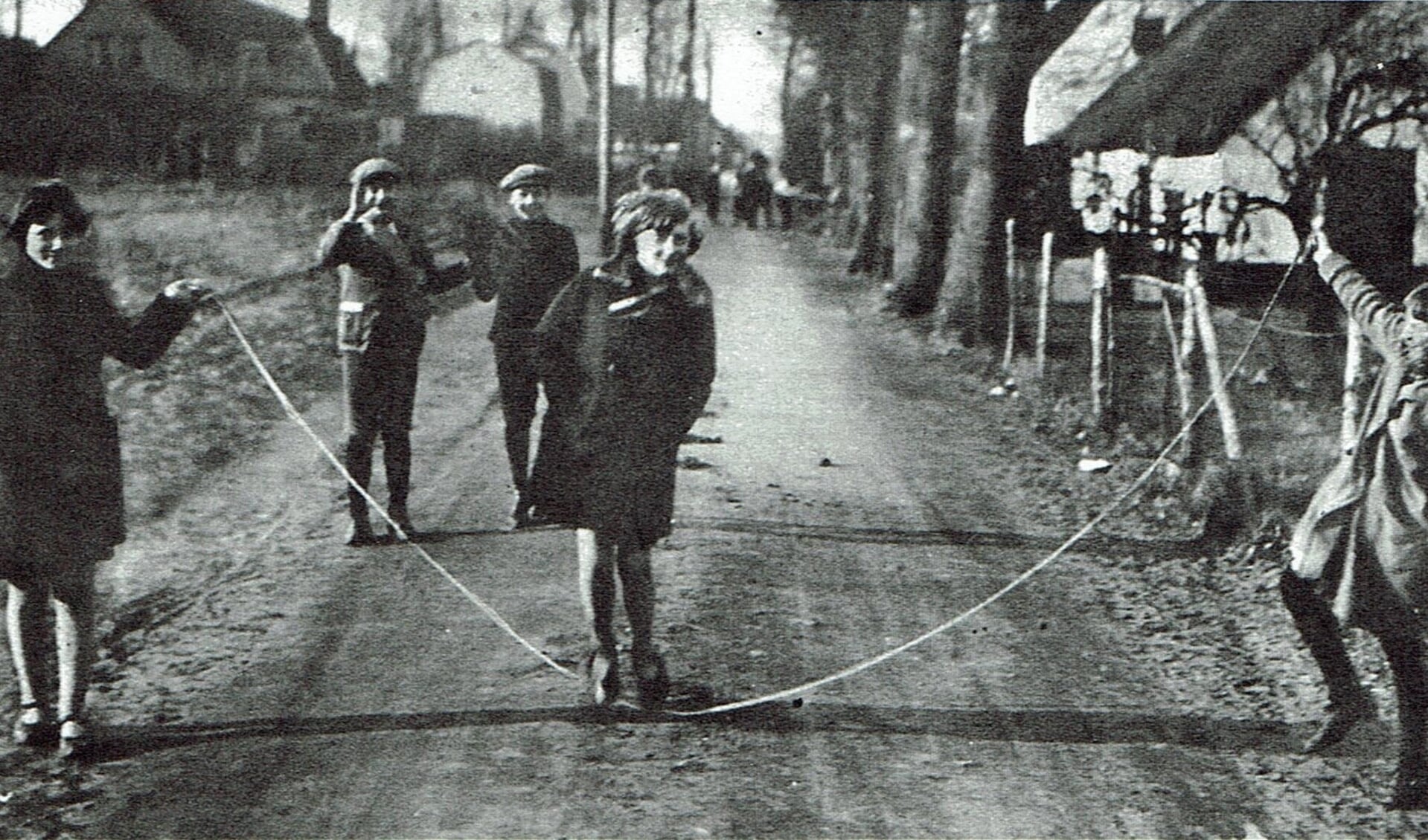 De Postweg was in feite de eerste weg met een naam, te danken aan het (post)verkeer van Arnhem naar Amsterdam via Soesterberg.