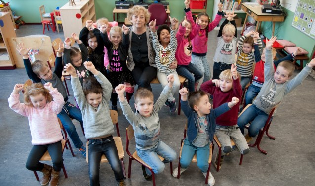 Scholen moeten onder andere vervangers zoeken voor de vele docenten die met pensioen gaan, zoals onlangs juf Brigitte van De Wegwijzer.