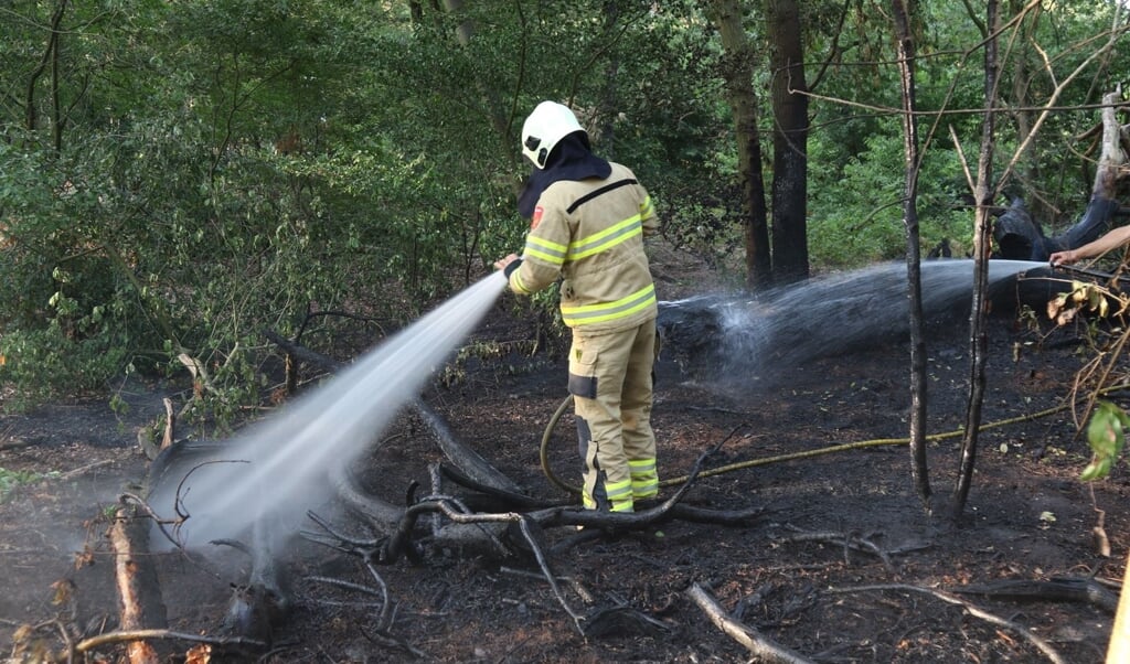 De brandweer rukte maandag nog uit voor een natuurbrand tussen Barneveld en Nijkerk.