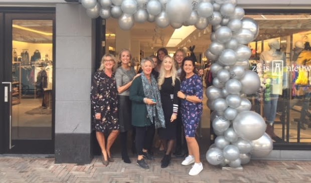Het team van Anna van Toor voor de nieuwe winkel