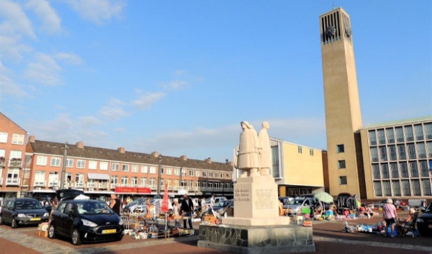 <p>Eerdere rommelmarkt op het plein.</p>