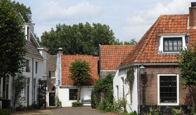 In Oud-Velsen worden rondleidingen verzorgd.
