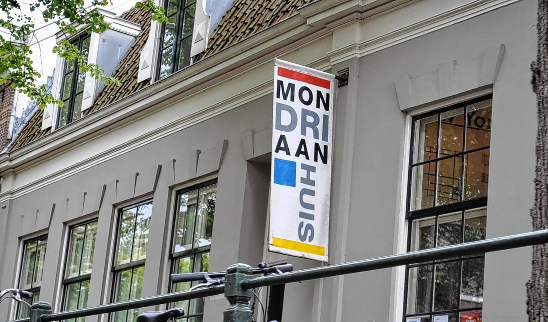 Het Mondriaanhuis, één van de monumenten die van eigenaar wisselen. 