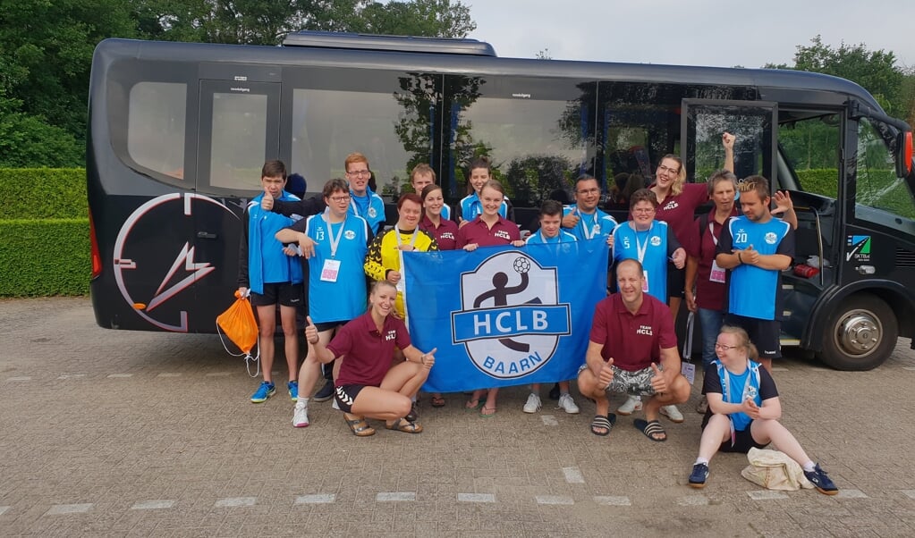 G Handbalteam HCLB met begeleiders