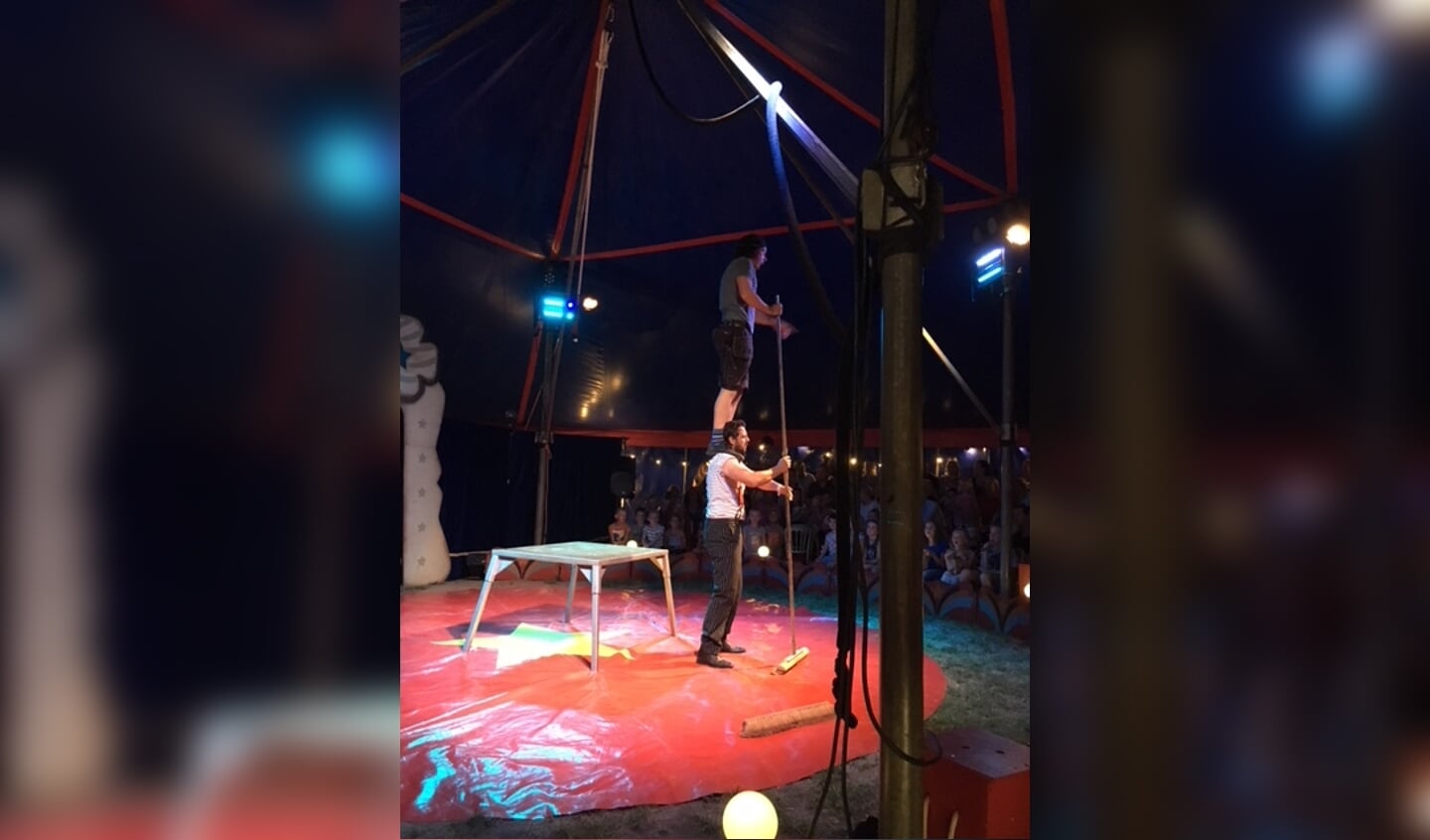 Het circus begon met een clownsact