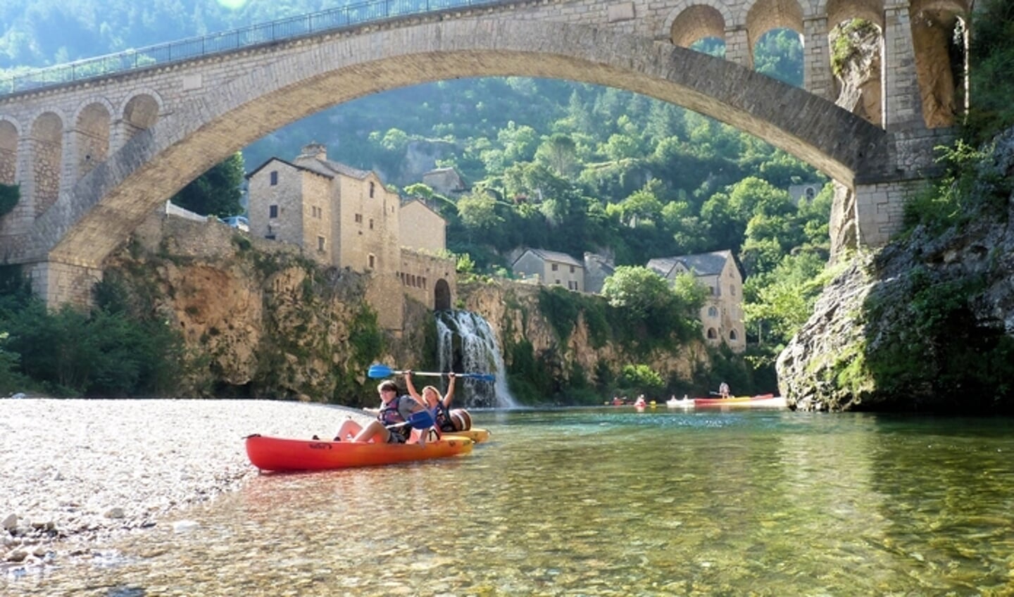 Jim en Wilma kanoen op de Tarn, een mooi riviertje in midden Frankrijk.
