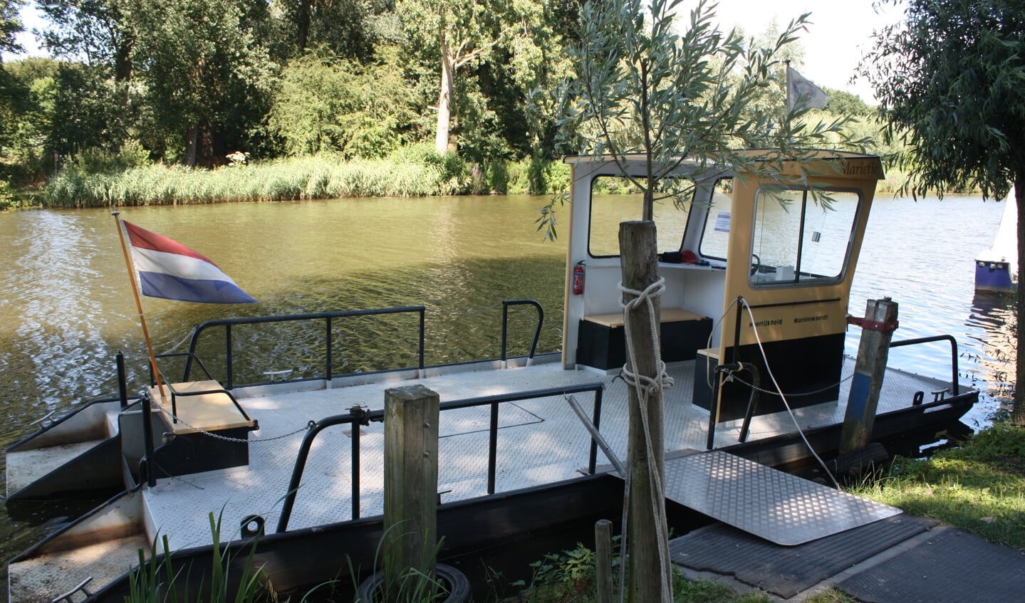 Het veer is eigendom van Mariënwaerdt en een van de trekpleisters op de Linge. 