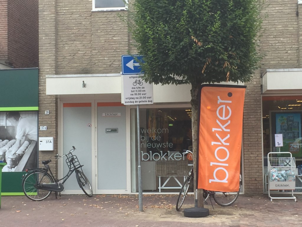 Dit bord is de enige aanwijzing dat je niet rechtsaf mag.