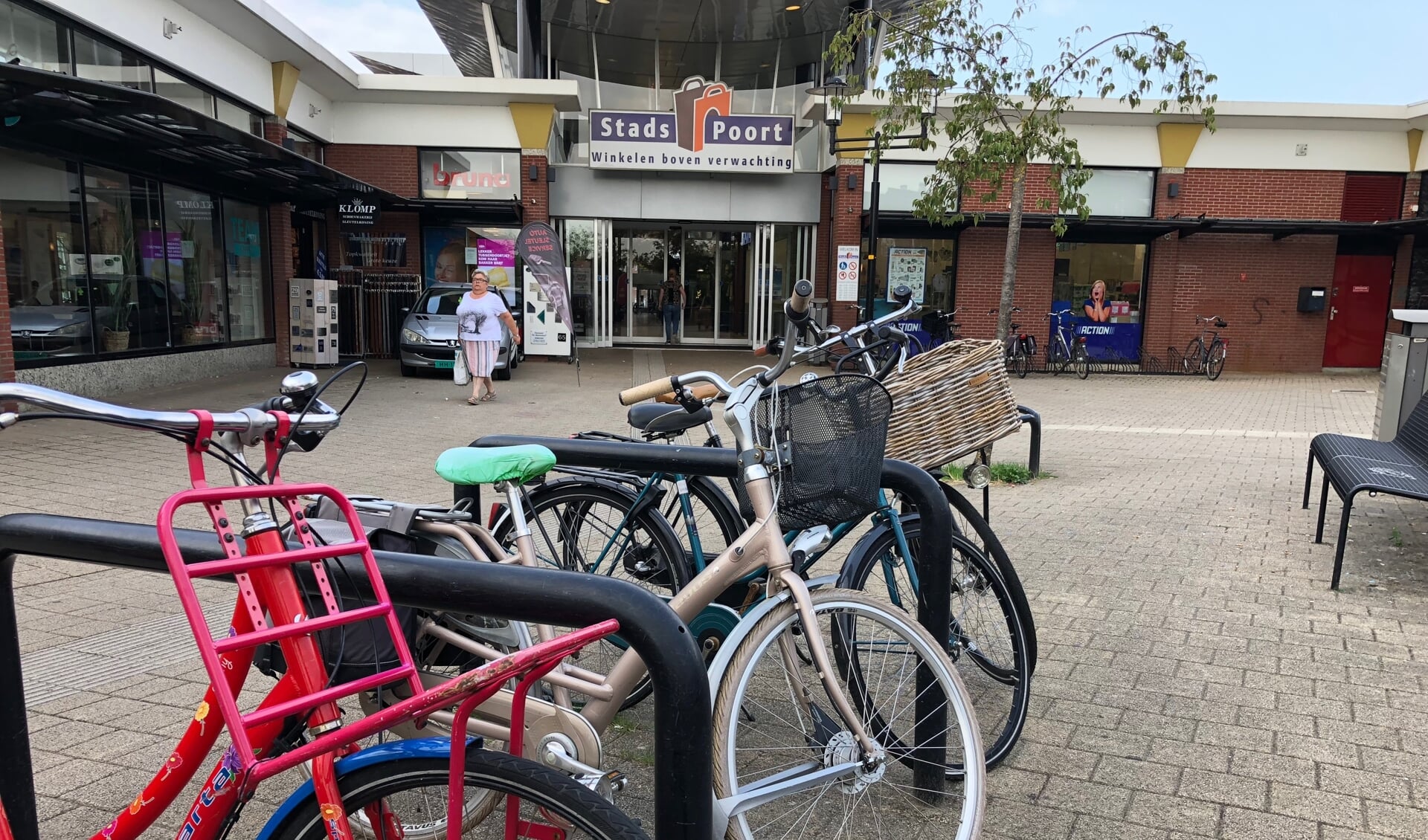 Onder meer bij de Stadspoort in Ede-Zuid zijn fietsen gestolen.